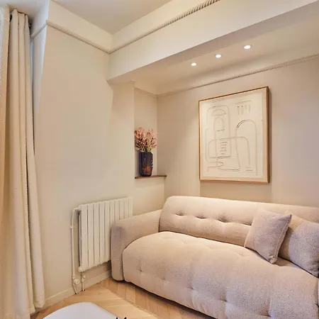 With Terrace & Ac Heart Of The Marais Apartment