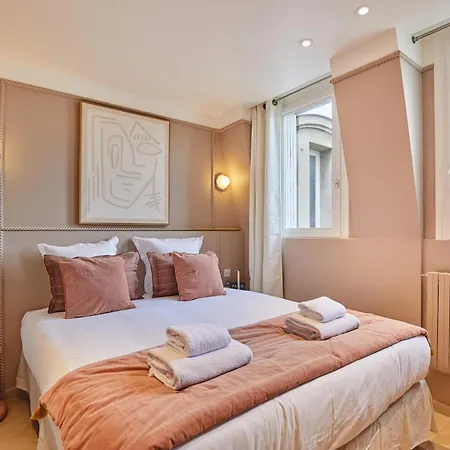 With Terrace & Ac Heart Of The Marais Appartamento
