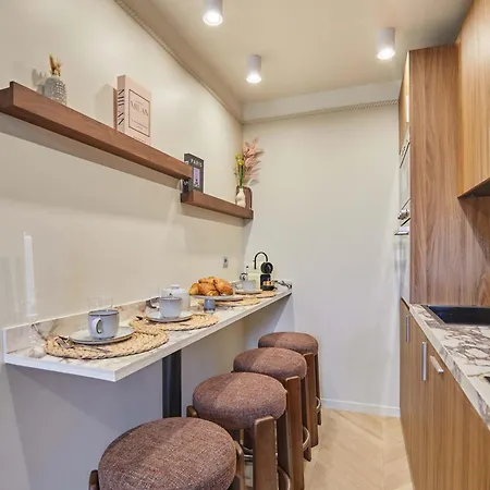 Appartamento With Terrace & Ac Heart Of The Marais Parigi