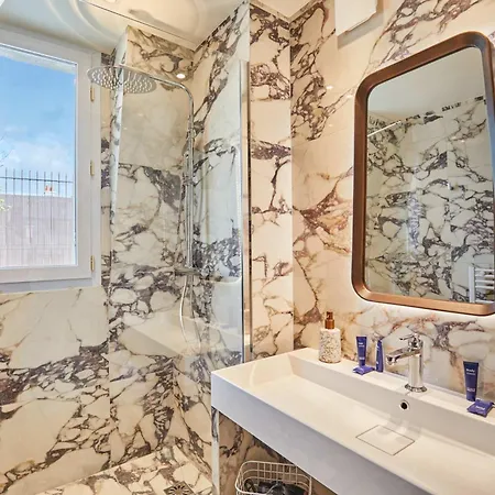 Apartment With Terrace & Ac Heart Of The Marais Paris